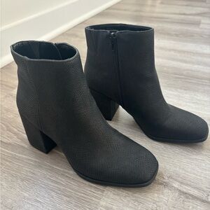 Mix No. 6 Womens Benisa Faux Leather Snake Print Ankle Boots